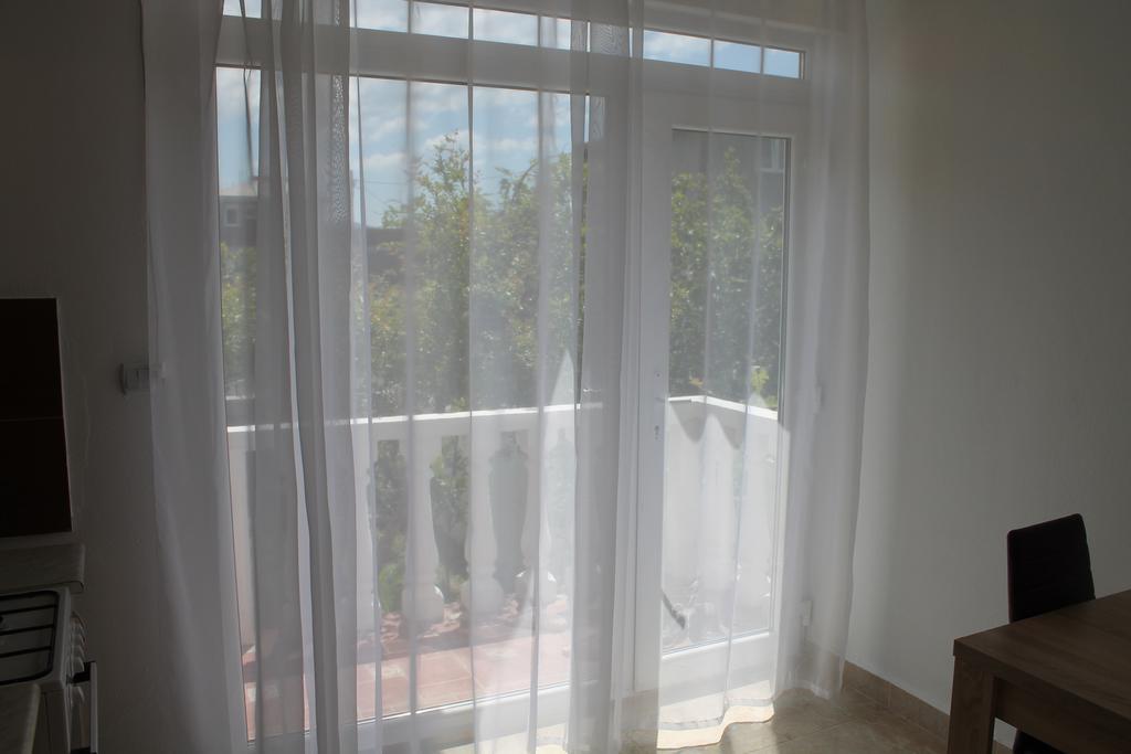 Rooms And Apartments Milana Bar Exterior foto